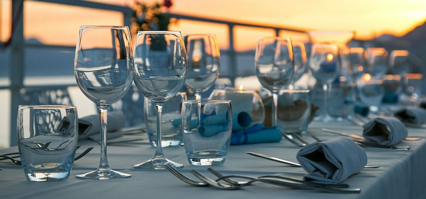 table-5356682_1920 service de restauration villa maya saint-tropez